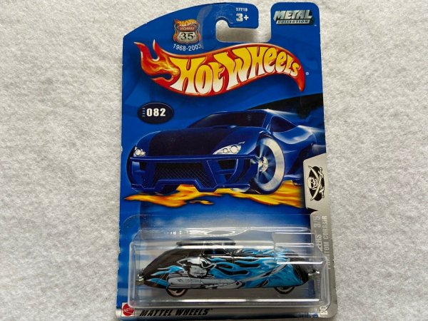 Машинка hot Wheels с кабиной в виде паруса