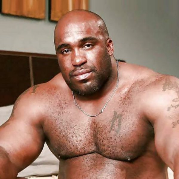 Баке негр с большим