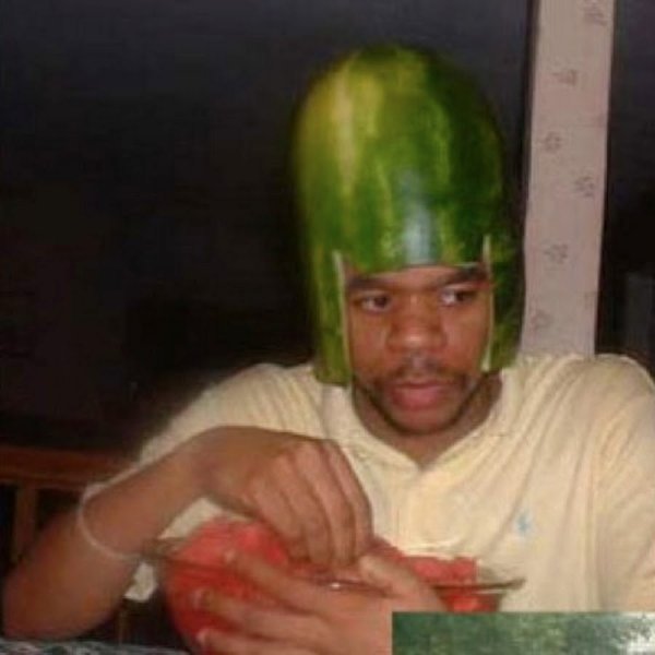 Нигер с арбузом