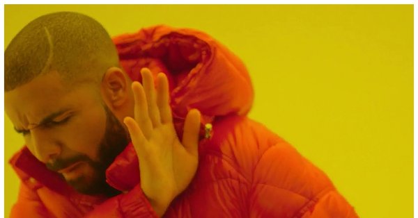 Негр в оранжевой куртке