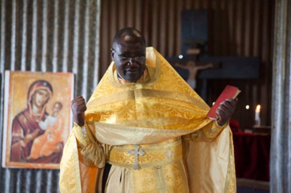 Темнокожий священник