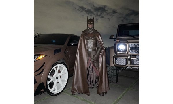 Трэвис Скотт Бэтмен костюм