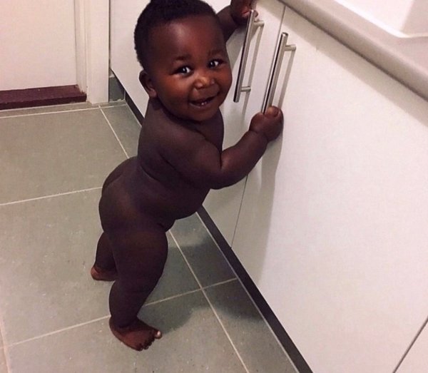 Негры и маленькая девочка