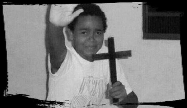 Мальчик с крестом