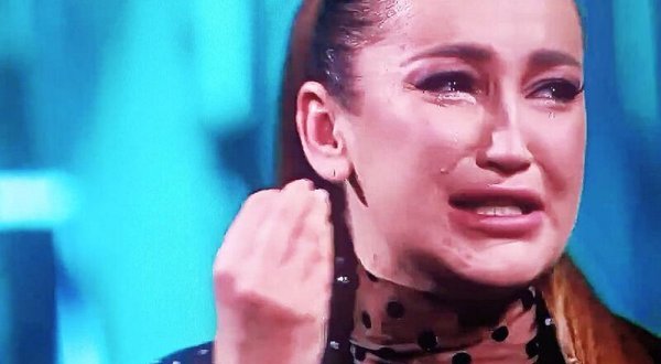 Ольга Бузова рыдает