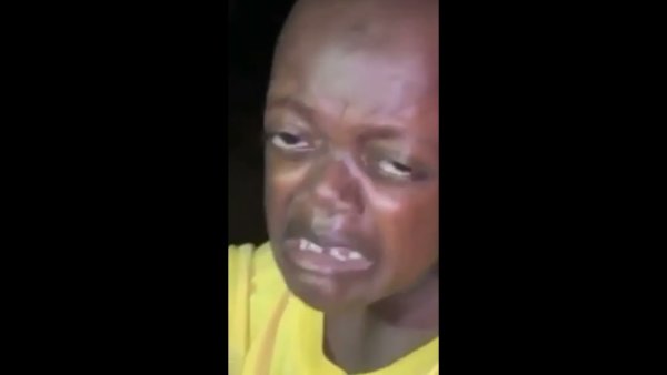 Мальчик негр плачет Мем