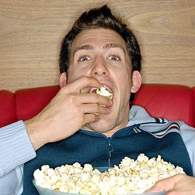 Человек с попкорном