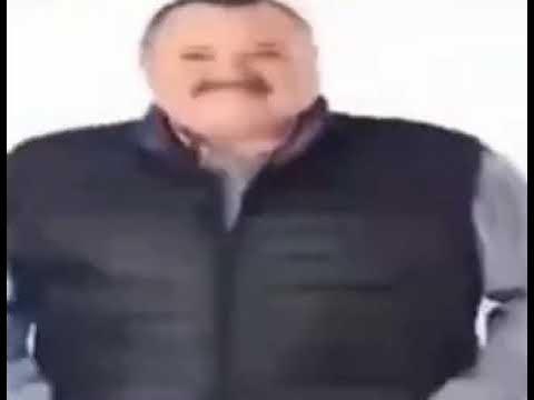 Мужик меняет одежду под Modern Мем