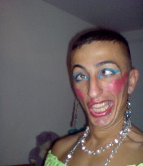 Накрашенный мужик