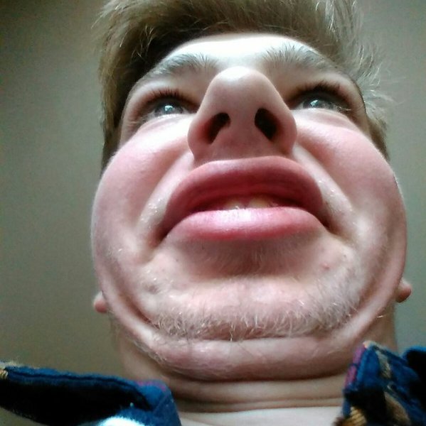 Мужчина со вторым подбородком