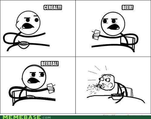 Мем плюется едой