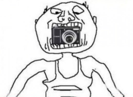 Мем фотоаппарат в зубах