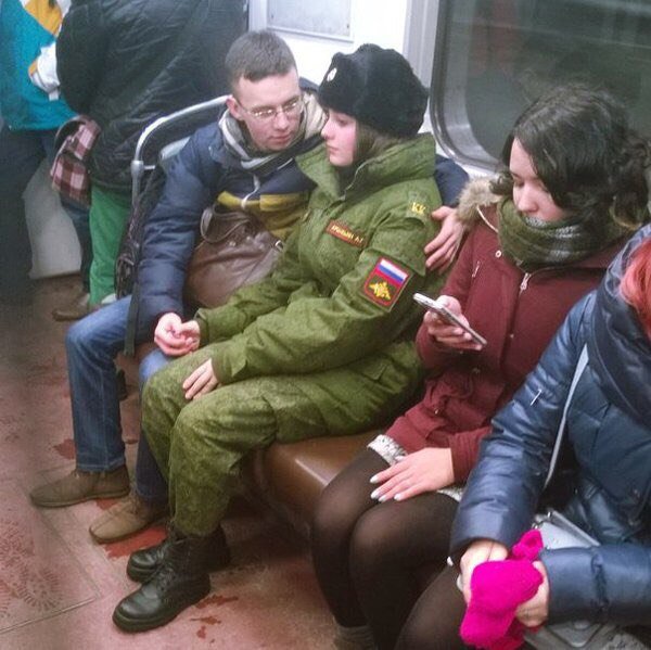 Девушка дождалась парня с армии