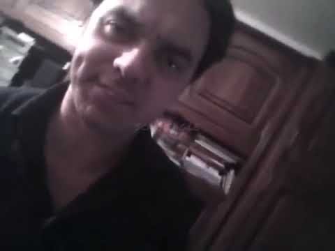 Парень битбоксит смех