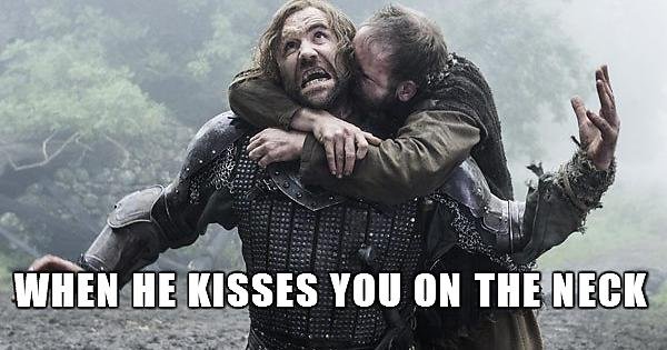 Парни обнимаются