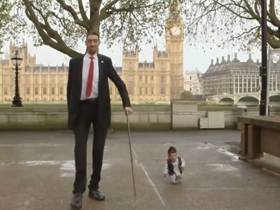 Карлик и высокий человек