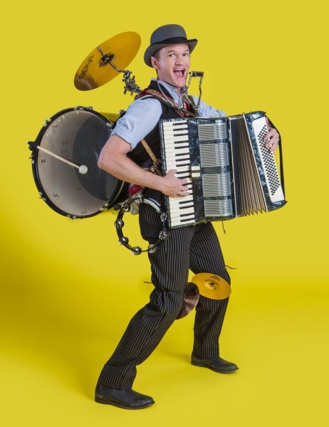 Человек оркестр музыкант