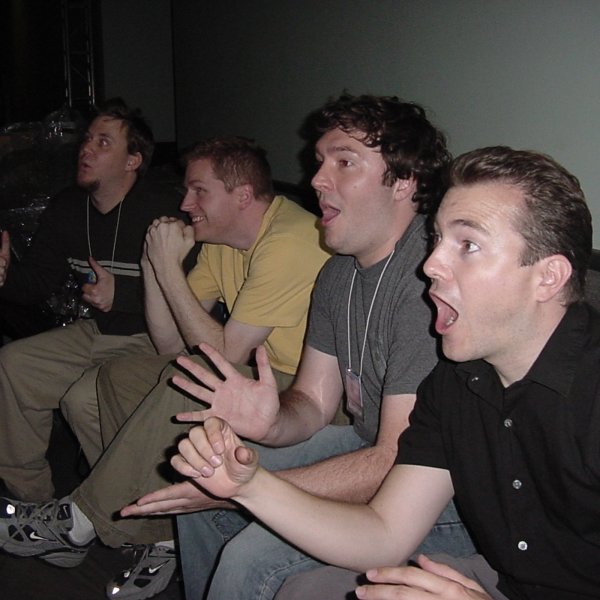 Мужик на диване Мем