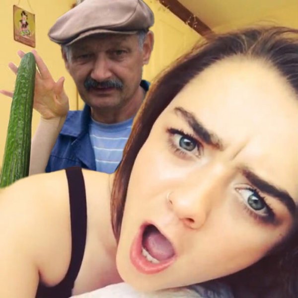 Парень с огурцом Мем