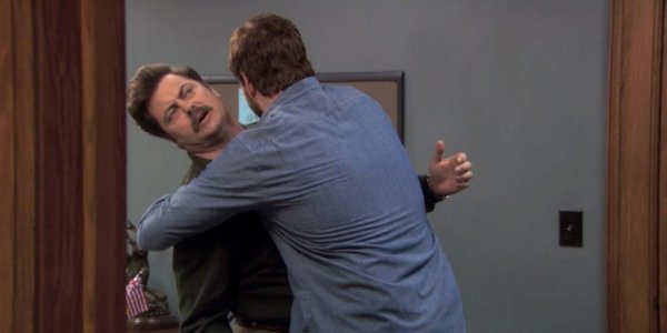 Обнимаются Мем