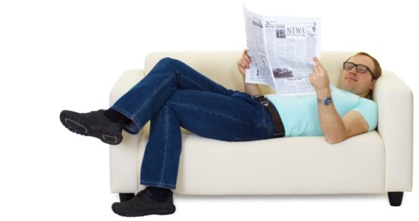 Мужчина на диване