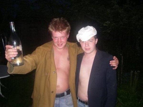 Парень бухает