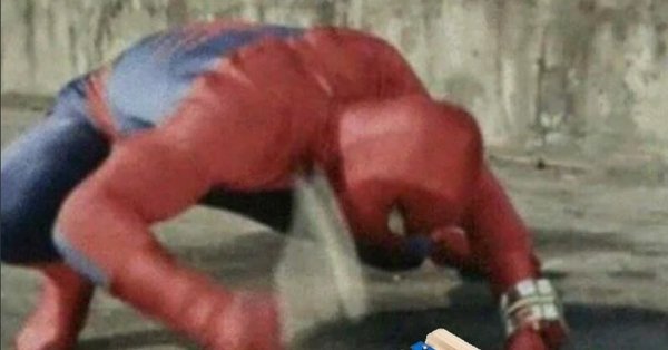 Человек паук с молотком Мем