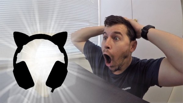 Человек удивлён банану