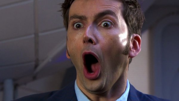 Дэвид Теннант удивлённый