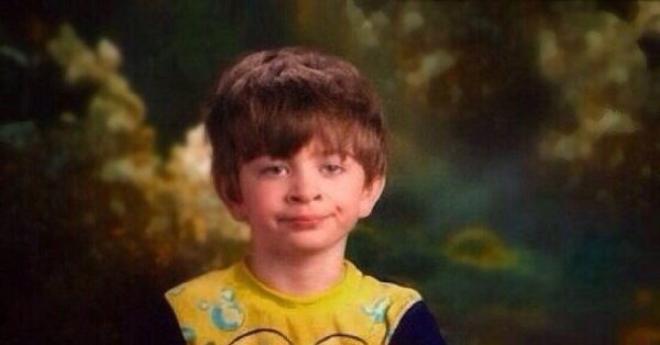 Мальчик в пижаме со Спанч Бобом