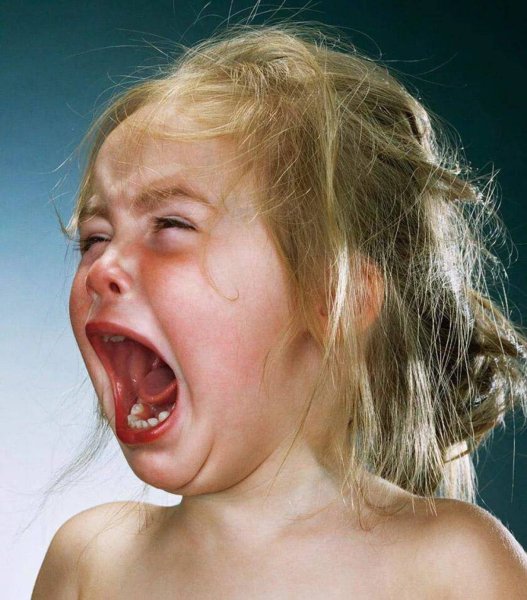 Ребенок плачет