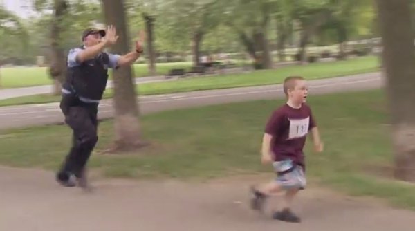 С бегущим парнем