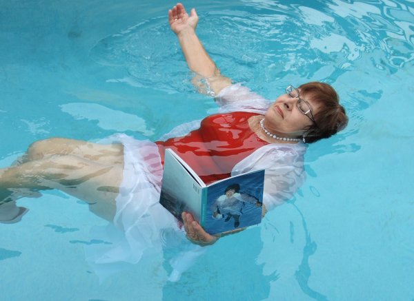 Учителя купаются в одежде