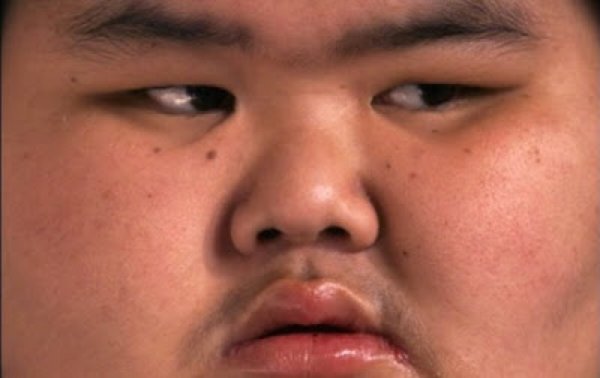 Китаец с узкими глазами