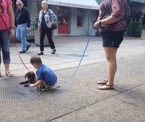 Парень на поводке