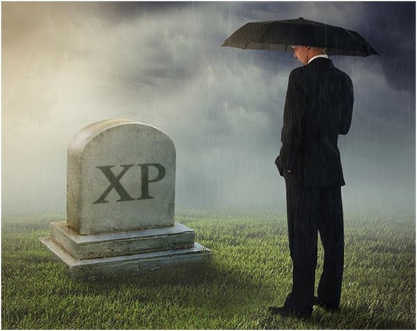 Чел рядом с могилой