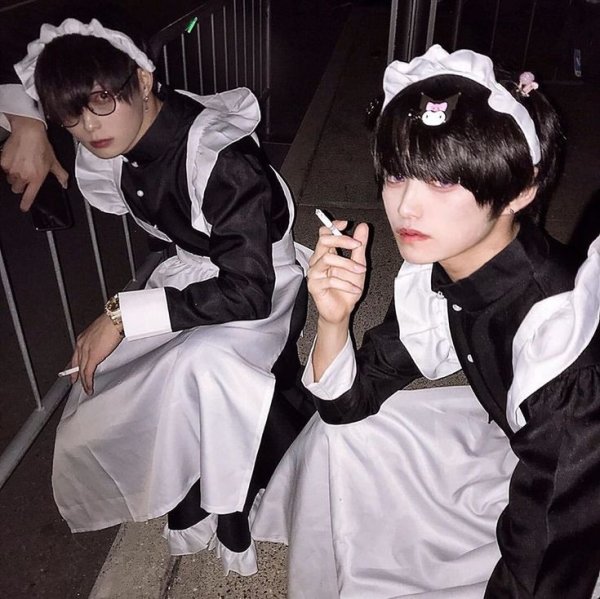 Парень в костюме горничной Эстетика