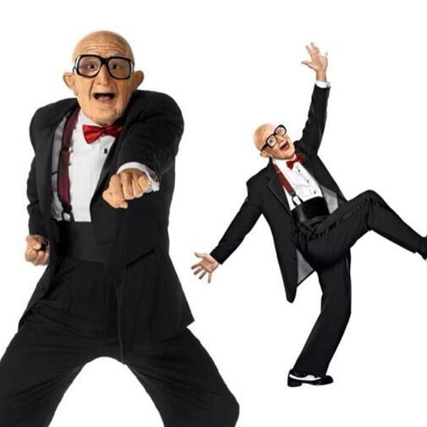 Дед танцует