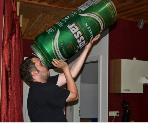 Огромная бутылка пива