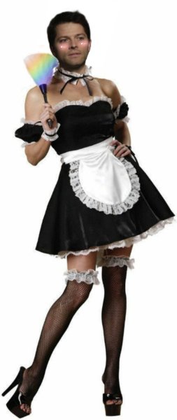 Мальчик в костюме горничной