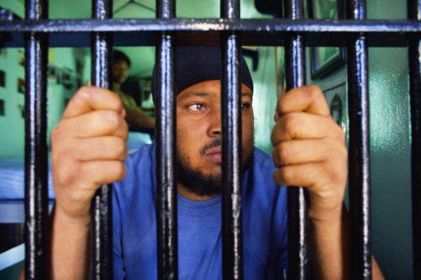Человек за решеткой