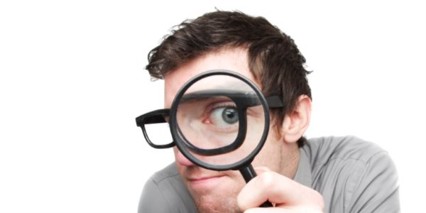 Человек с лупой