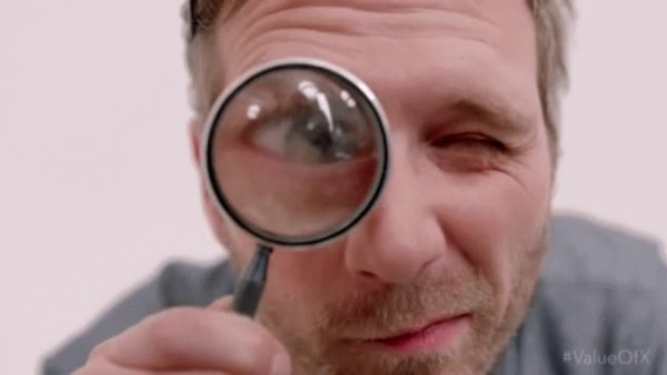 Человек с лупой