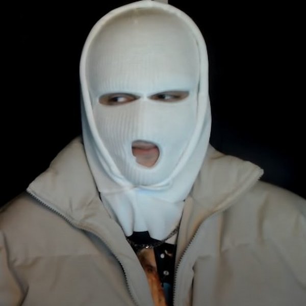 Пацан в белой Балаклаве