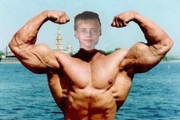 Накаченный школьник