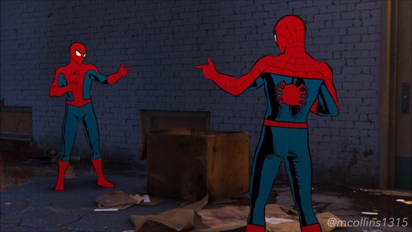 Человек паук показывает на человека