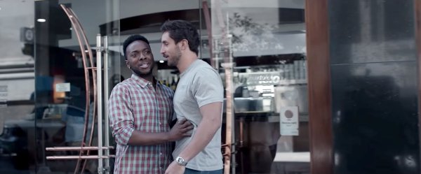 Парень останавливает парня