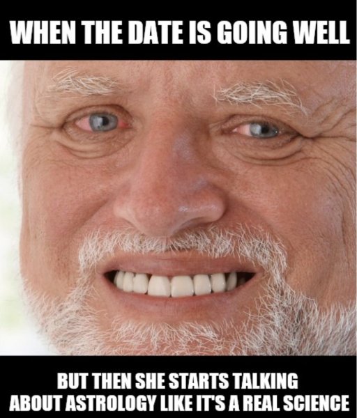 Мужик улыбается