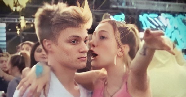 Мем объясняет девушке