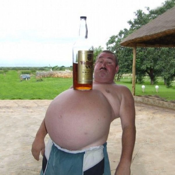 Мужчина с пивным животом